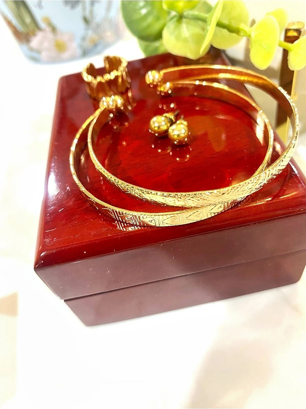 NWT 5 Piece Gold-Tone Geometric Jewelry Set